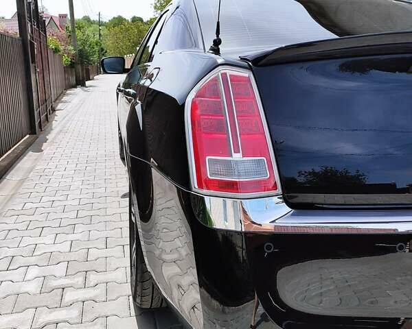 Черный Крайслер 300C, объемом двигателя 3 л и пробегом 259 тыс. км за 13000 $, фото 6 на Automoto.ua