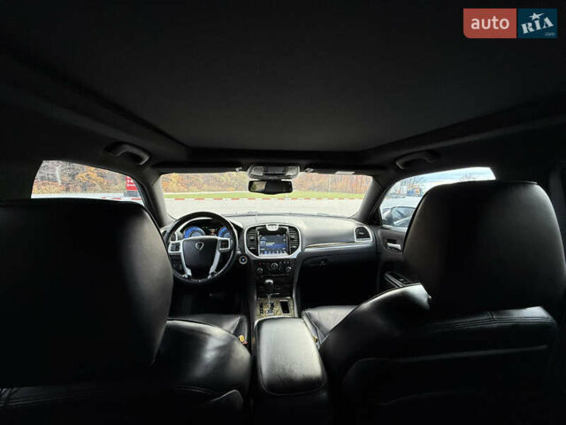 Черный Крайслер 300C, объемом двигателя 3 л и пробегом 280 тыс. км за 13000 $, фото 16 на Automoto.ua