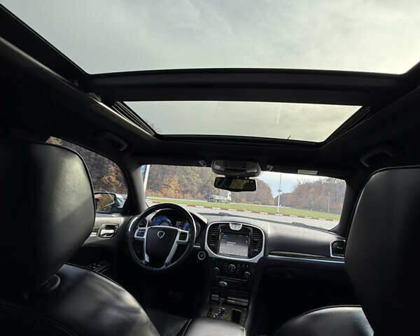 Черный Крайслер 300C, объемом двигателя 3 л и пробегом 280 тыс. км за 13000 $, фото 10 на Automoto.ua