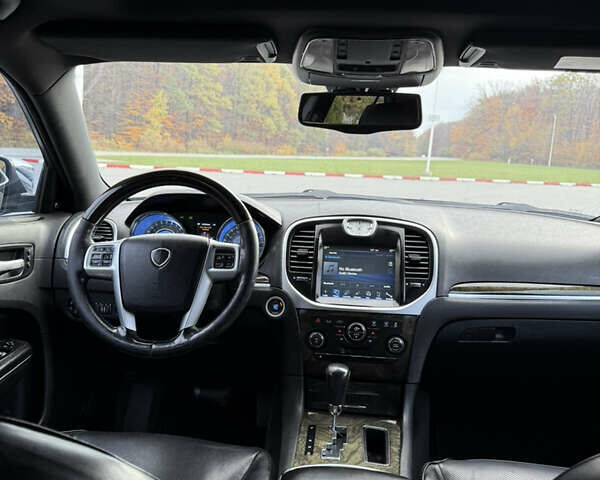 Черный Крайслер 300C, объемом двигателя 3 л и пробегом 280 тыс. км за 13000 $, фото 14 на Automoto.ua