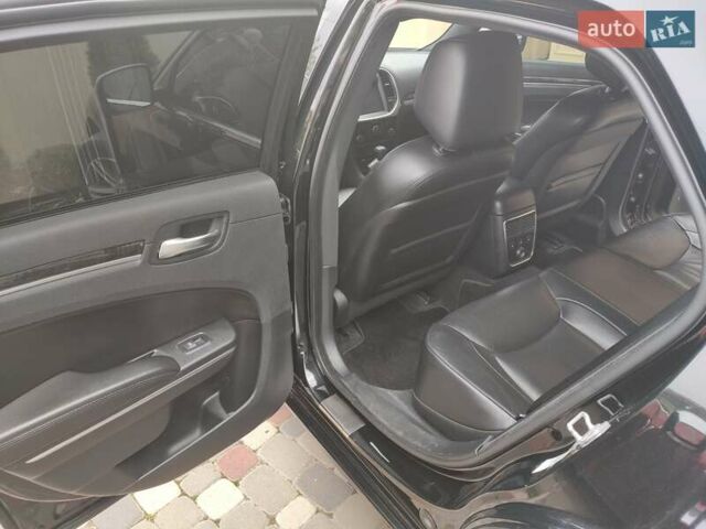 Черный Крайслер 300C, объемом двигателя 3 л и пробегом 259 тыс. км за 13000 $, фото 18 на Automoto.ua
