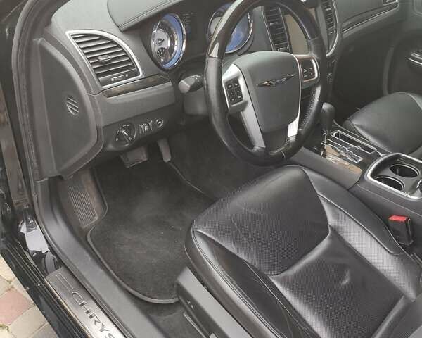 Черный Крайслер 300C, объемом двигателя 3 л и пробегом 259 тыс. км за 13000 $, фото 17 на Automoto.ua