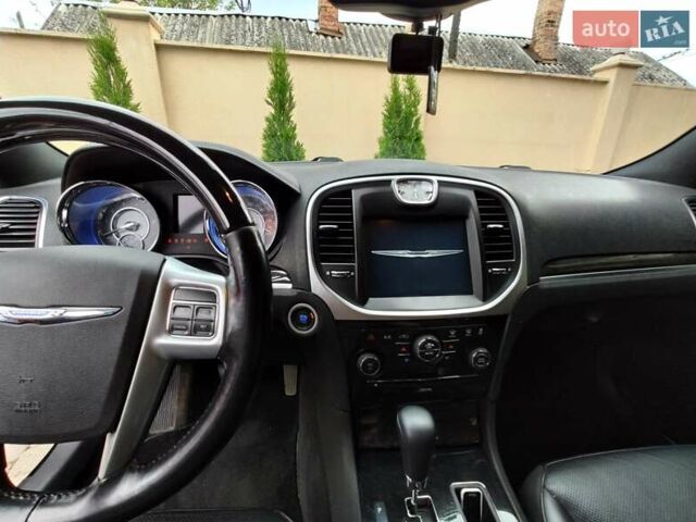 Черный Крайслер 300C, объемом двигателя 3 л и пробегом 259 тыс. км за 13000 $, фото 11 на Automoto.ua