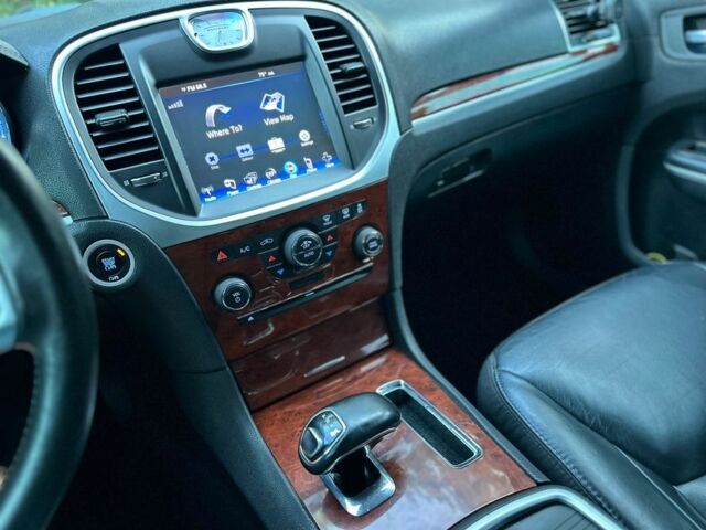 Крайслер 300C 2012 у Києві на Automoto.ua Чорний Крайслер 300C, об'ємом двигуна 3.6 л та пробігом 215 тис. км за 10900 $, фото 8 на Automoto.ua