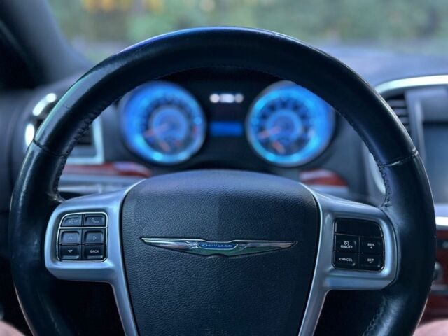 Крайслер 300C 2012 у Києві на Automoto.ua Чорний Крайслер 300C, об'ємом двигуна 3.6 л та пробігом 215 тис. км за 10900 $, фото 10 на Automoto.ua