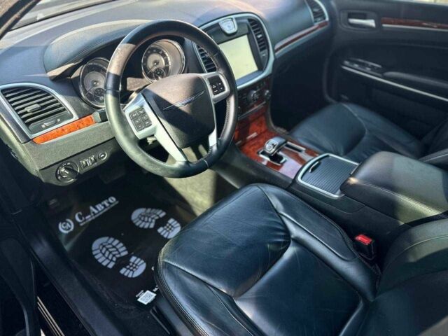 Черный Крайслер 300C, объемом двигателя 3.6 л и пробегом 67 тыс. км за 13850 $, фото 6 на Automoto.ua