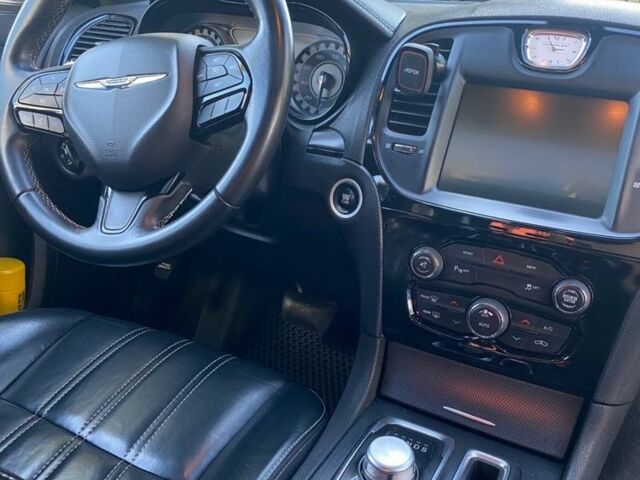 Черный Крайслер 300C, объемом двигателя 3.6 л и пробегом 165 тыс. км за 16800 $, фото 18 на Automoto.ua