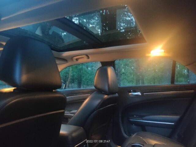 Черный Крайслер 300C, объемом двигателя 3.6 л и пробегом 144 тыс. км за 16500 $, фото 6 на Automoto.ua