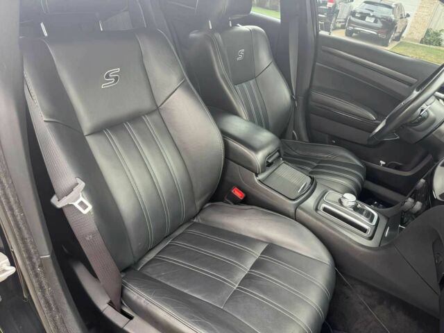 Черный Крайслер 300C, объемом двигателя 3.6 л и пробегом 78 тыс. км за 7900 $, фото 9 на Automoto.ua