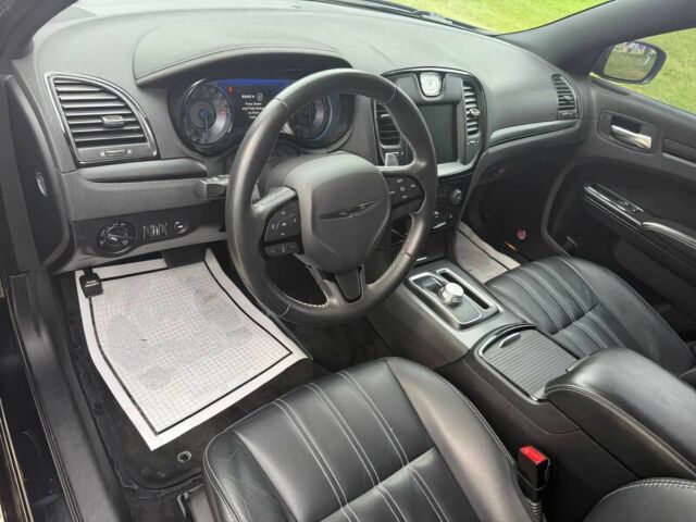 Черный Крайслер 300C, объемом двигателя 3.6 л и пробегом 78 тыс. км за 7900 $, фото 12 на Automoto.ua