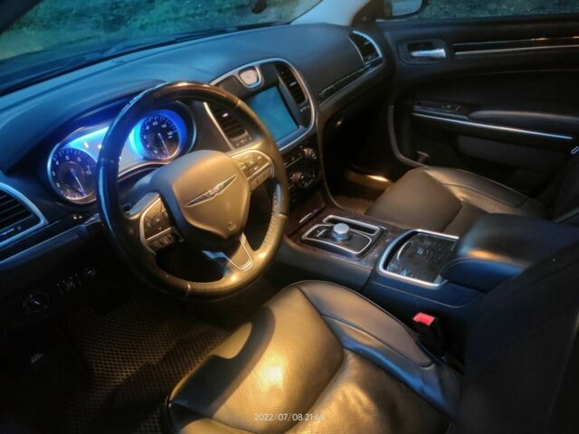 Черный Крайслер 300C, объемом двигателя 3.6 л и пробегом 144 тыс. км за 16500 $, фото 5 на Automoto.ua