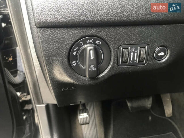 Чорний Крайслер 300C, об'ємом двигуна 3.6 л та пробігом 146 тис. км за 16500 $, фото 8 на Automoto.ua