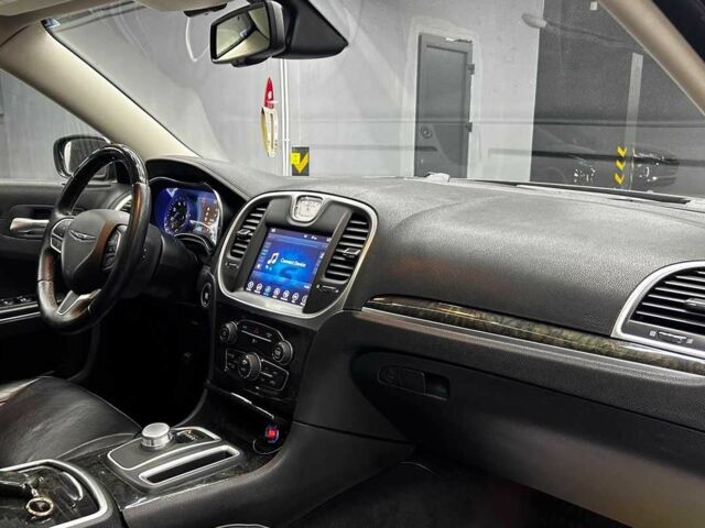 Черный Крайслер 300C, объемом двигателя 3.6 л и пробегом 140 тыс. км за 14500 $, фото 19 на Automoto.ua
