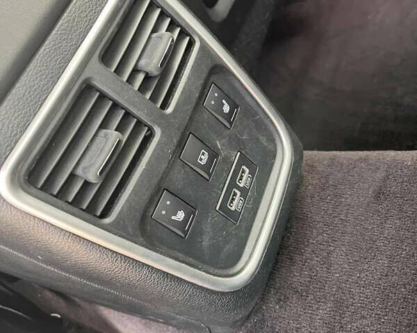 Черный Крайслер 300C, объемом двигателя 3.6 л и пробегом 175 тыс. км за 14900 $, фото 33 на Automoto.ua