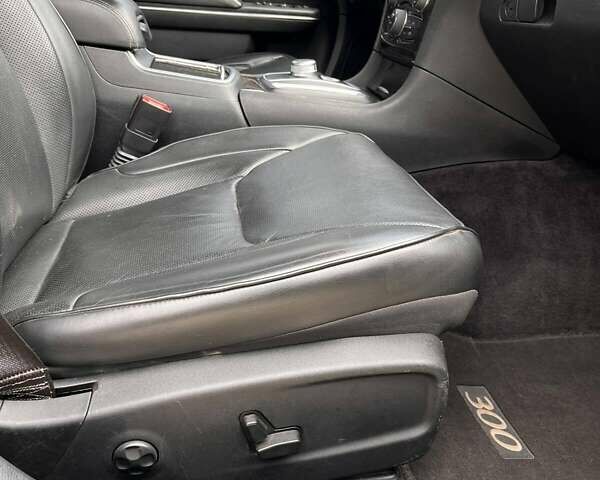 Черный Крайслер 300C, объемом двигателя 3.6 л и пробегом 175 тыс. км за 14900 $, фото 27 на Automoto.ua