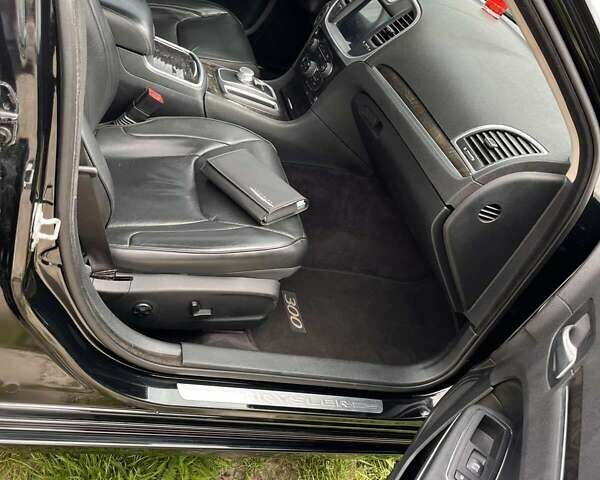 Черный Крайслер 300C, объемом двигателя 3.6 л и пробегом 175 тыс. км за 14900 $, фото 23 на Automoto.ua