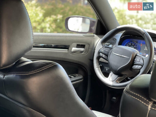 Чорний Крайслер 300C, об'ємом двигуна 3.61 л та пробігом 161 тис. км за 18999 $, фото 32 на Automoto.ua