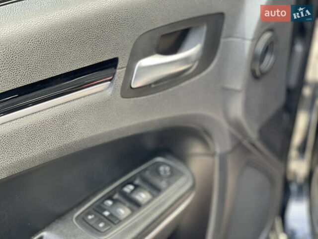 Чорний Крайслер 300C, об'ємом двигуна 3.61 л та пробігом 161 тис. км за 18999 $, фото 34 на Automoto.ua