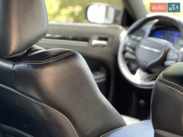 Чорний Крайслер 300C, об'ємом двигуна 3.61 л та пробігом 161 тис. км за 18999 $, фото 33 на Automoto.ua