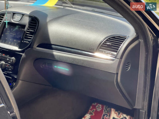 Чорний Крайслер 300C, об'ємом двигуна 3.61 л та пробігом 161 тис. км за 18999 $, фото 37 на Automoto.ua
