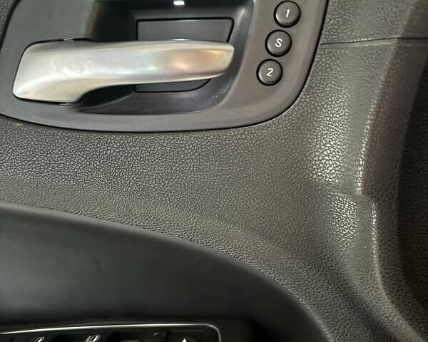 Черный Крайслер 300C, объемом двигателя 3.6 л и пробегом 175 тыс. км за 14900 $, фото 17 на Automoto.ua