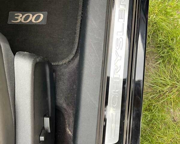 Черный Крайслер 300C, объемом двигателя 3.6 л и пробегом 175 тыс. км за 14900 $, фото 9 на Automoto.ua