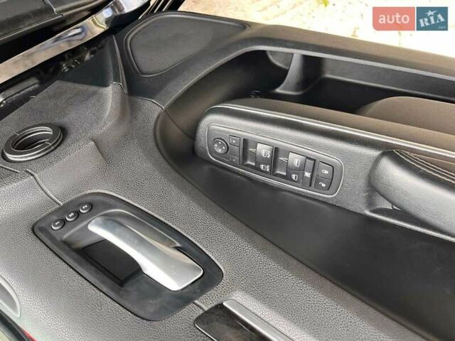 Черный Крайслер 300C, объемом двигателя 3.6 л и пробегом 175 тыс. км за 14900 $, фото 32 на Automoto.ua