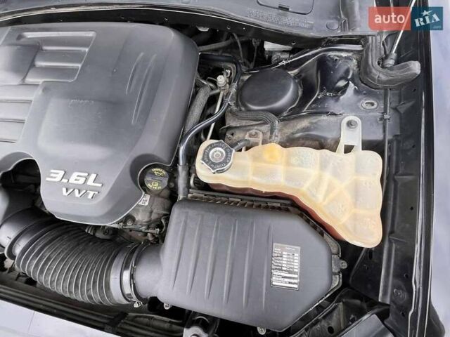 Черный Крайслер 300C, объемом двигателя 3.6 л и пробегом 175 тыс. км за 14900 $, фото 20 на Automoto.ua