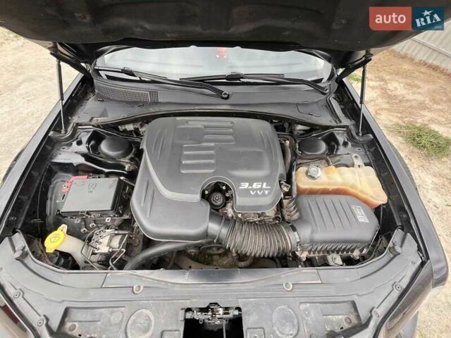 Черный Крайслер 300C, объемом двигателя 3.6 л и пробегом 175 тыс. км за 14900 $, фото 11 на Automoto.ua