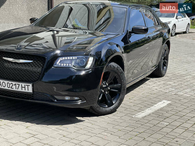 Чорний Крайслер 300C, об'ємом двигуна 3.61 л та пробігом 161 тис. км за 18999 $, фото 9 на Automoto.ua