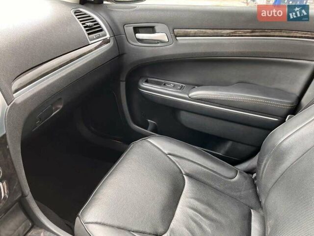 Черный Крайслер 300C, объемом двигателя 3.6 л и пробегом 175 тыс. км за 14900 $, фото 34 на Automoto.ua