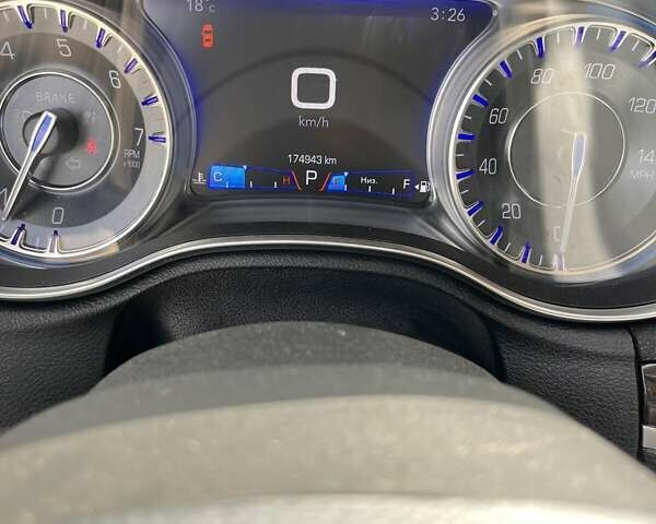 Черный Крайслер 300C, объемом двигателя 3.6 л и пробегом 175 тыс. км за 14900 $, фото 19 на Automoto.ua
