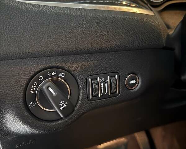 Черный Крайслер 300C, объемом двигателя 3.6 л и пробегом 175 тыс. км за 14900 $, фото 16 на Automoto.ua