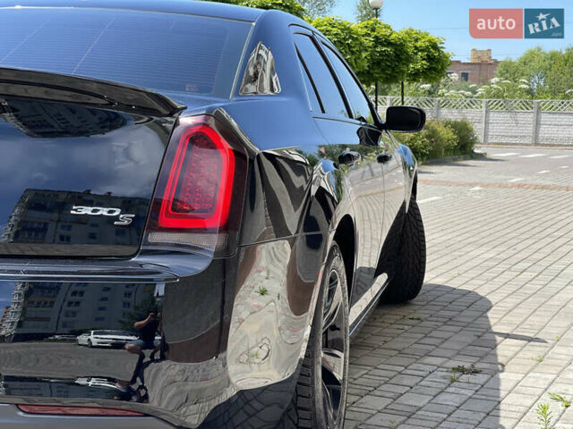 Чорний Крайслер 300C, об'ємом двигуна 3.61 л та пробігом 161 тис. км за 18999 $, фото 16 на Automoto.ua