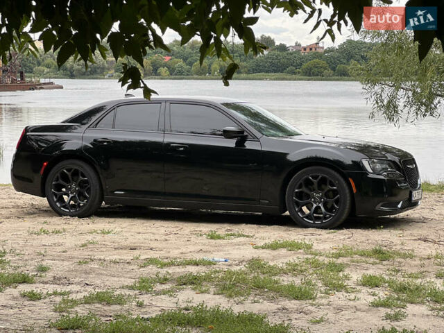 Черный Крайслер 300C, объемом двигателя 3.6 л и пробегом 65 тыс. км за 17000 $, фото 6 на Automoto.ua