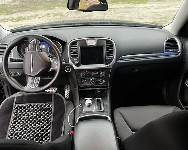 Черный Крайслер 300C, объемом двигателя 3.6 л и пробегом 65 тыс. км за 17000 $, фото 1 на Automoto.ua