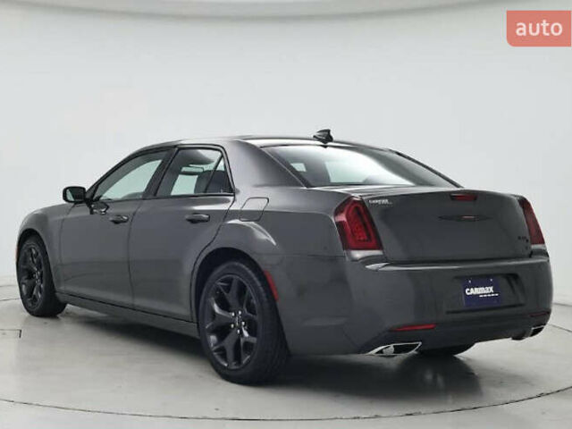 Черный Крайслер 300C, объемом двигателя 3.6 л и пробегом 79 тыс. км за 2900 $, фото 3 на Automoto.ua