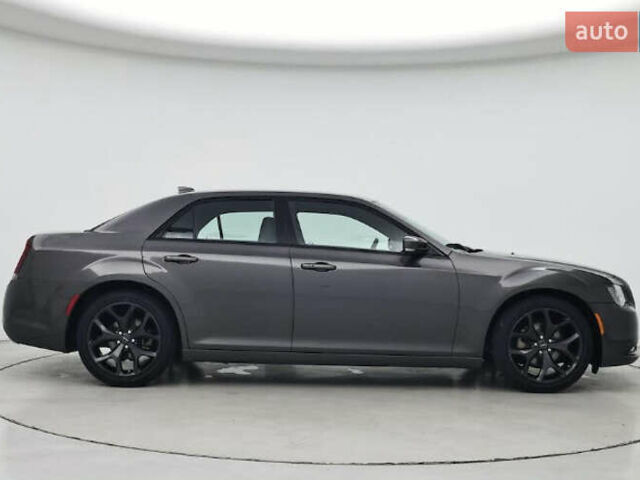 Черный Крайслер 300C, объемом двигателя 3.6 л и пробегом 79 тыс. км за 2900 $, фото 6 на Automoto.ua