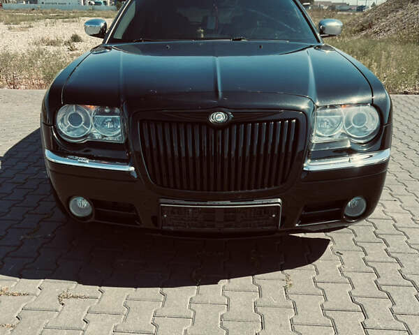 Черный Крайслер 300C, объемом двигателя 3 л и пробегом 300 тыс. км за 7599 $, фото 5 на Automoto.ua