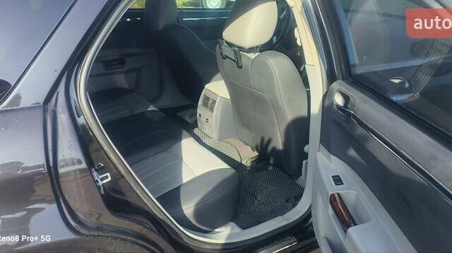 Крайслер 300C 2007 у Хмельницькому на Automoto.ua Чорний Крайслер 300C, об'ємом двигуна 3 л та пробігом 280 тис. км за 10800 $, фото 9 на Automoto.ua