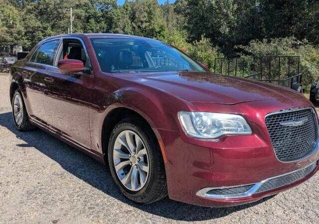 Красный Крайслер 300C, объемом двигателя 3.6 л и пробегом 56 тыс. км за 2000 $, фото 3 на Automoto.ua