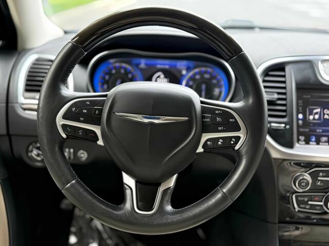 Червоний Крайслер 300C, об'ємом двигуна 3.6 л та пробігом 125 тис. км за 5500 $, фото 9 на Automoto.ua