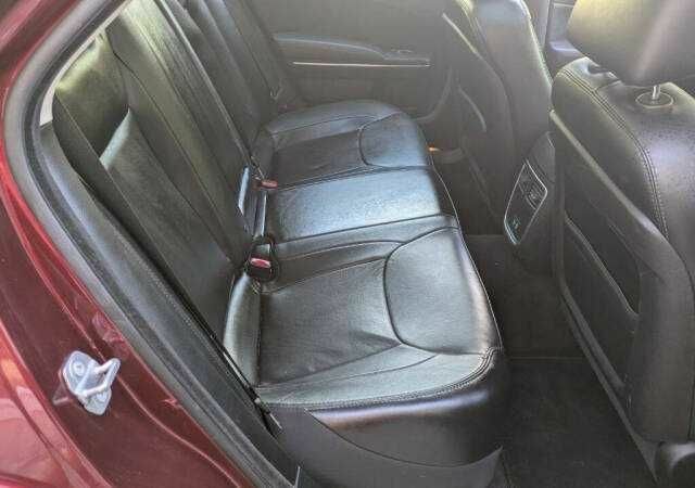 Красный Крайслер 300C, объемом двигателя 3.6 л и пробегом 56 тыс. км за 2000 $, фото 8 на Automoto.ua