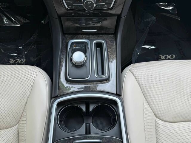 Червоний Крайслер 300C, об'ємом двигуна 3.6 л та пробігом 125 тис. км за 5500 $, фото 13 на Automoto.ua