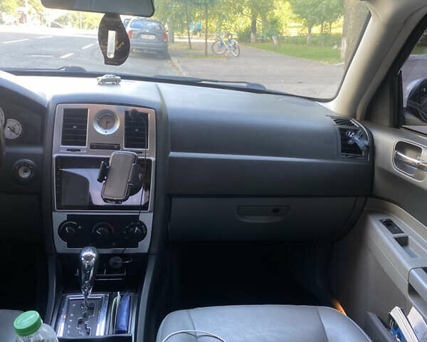 Крайслер 300C, объемом двигателя 3.52 л и пробегом 180 тыс. км за 6500 $, фото 2 на Automoto.ua