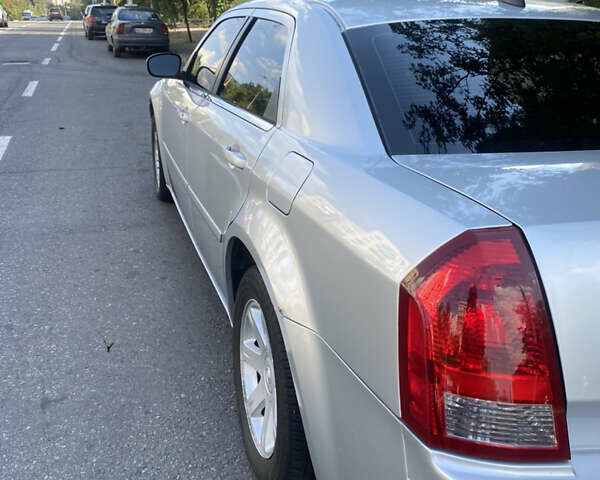 Крайслер 300C, объемом двигателя 3.52 л и пробегом 180 тыс. км за 6500 $, фото 1 на Automoto.ua