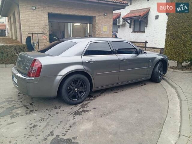 Крайслер 300C, объемом двигателя 3 л и пробегом 339 тыс. км за 8000 $, фото 6 на Automoto.ua