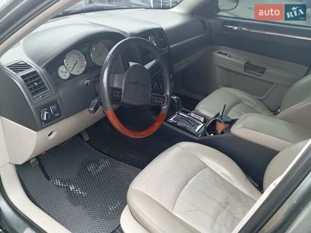 Крайслер 300C, объемом двигателя 3 л и пробегом 339 тыс. км за 8000 $, фото 12 на Automoto.ua