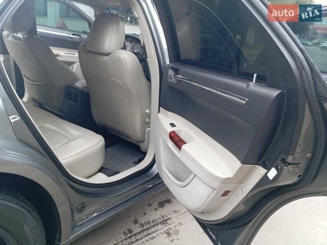 Крайслер 300C, объемом двигателя 3 л и пробегом 339 тыс. км за 8000 $, фото 17 на Automoto.ua