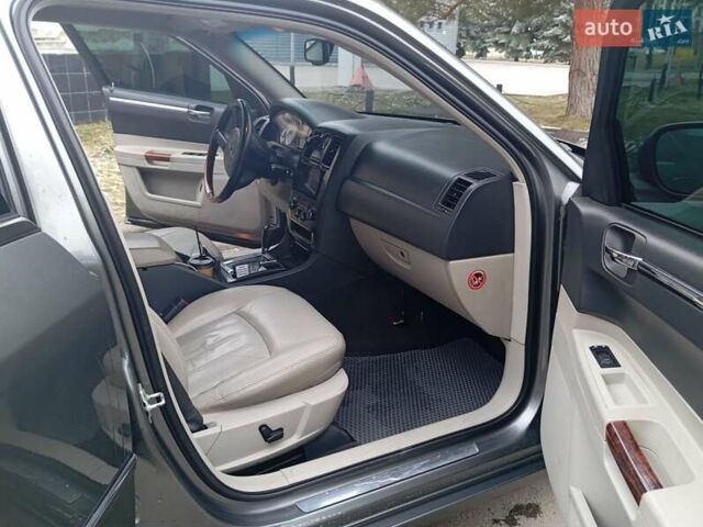 Крайслер 300C, объемом двигателя 3 л и пробегом 339 тыс. км за 7900 $, фото 19 на Automoto.ua